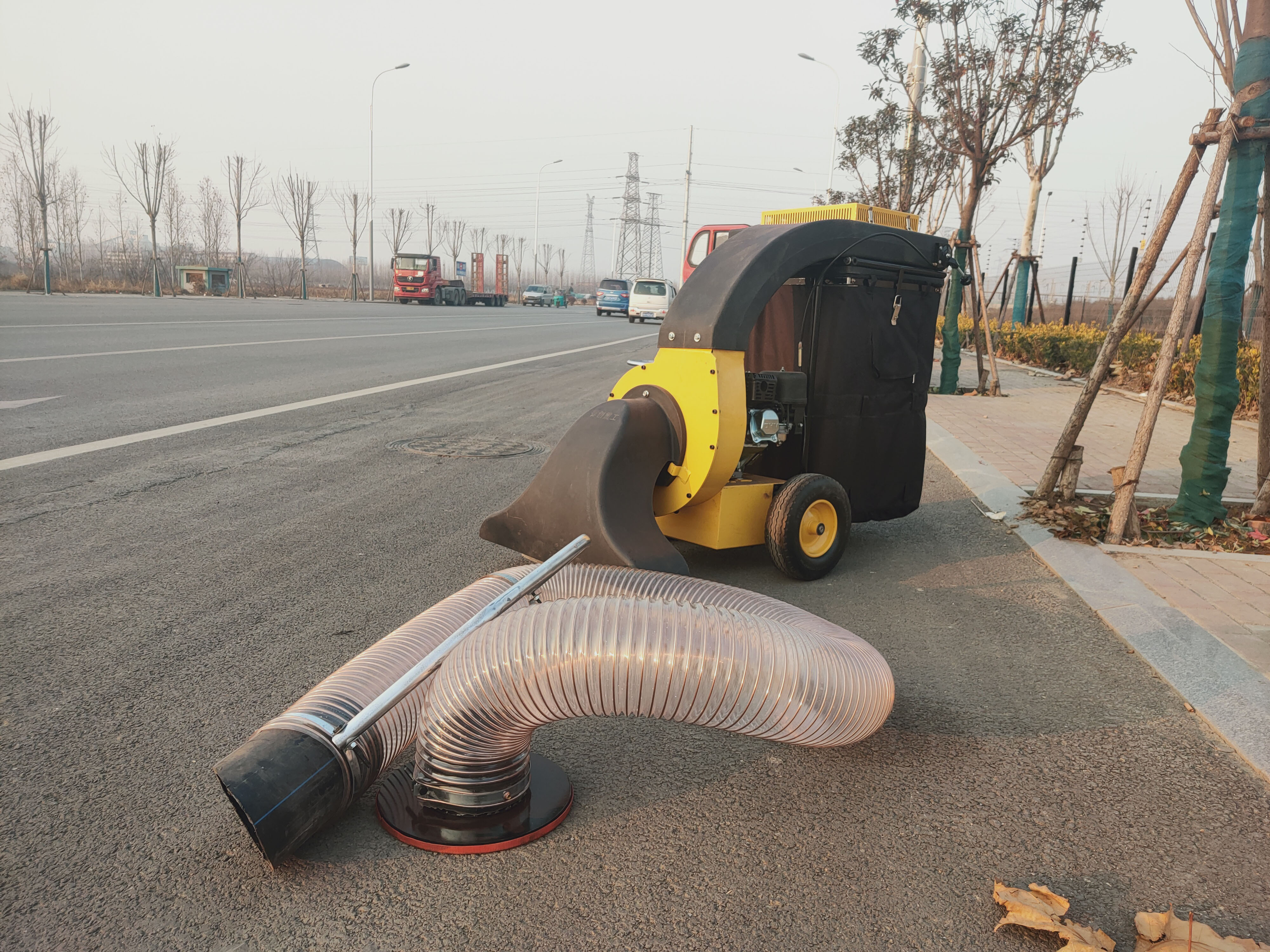 Self Propelled Engine Powered  - Outdoor Power Vacuum のレビューと価格